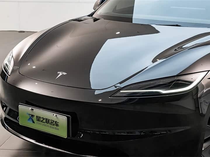 Фото 4 - Tesla Model 3