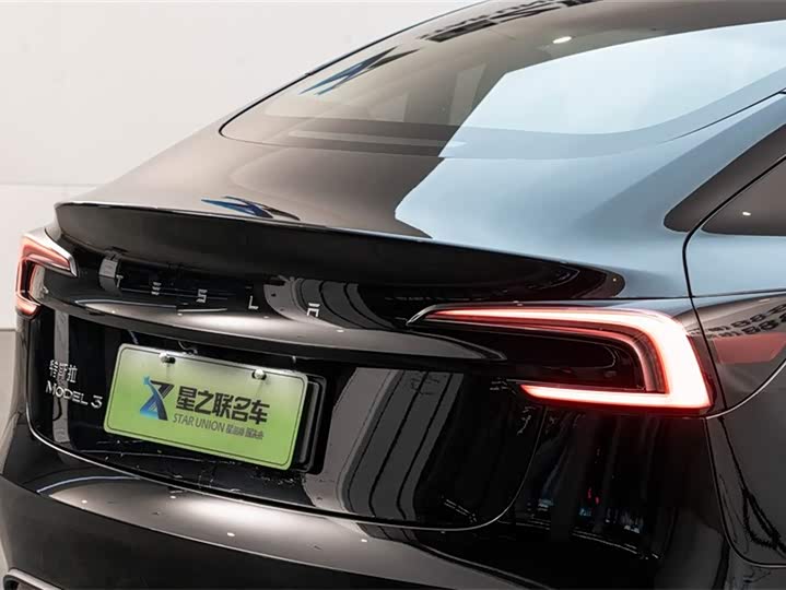 Фото 9 - Tesla Model 3