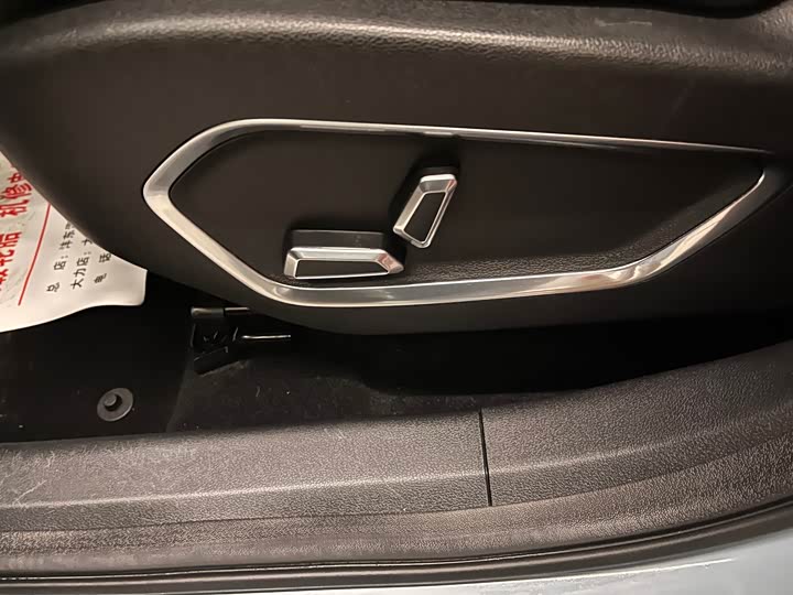 Фото 9 - Geely Atlas