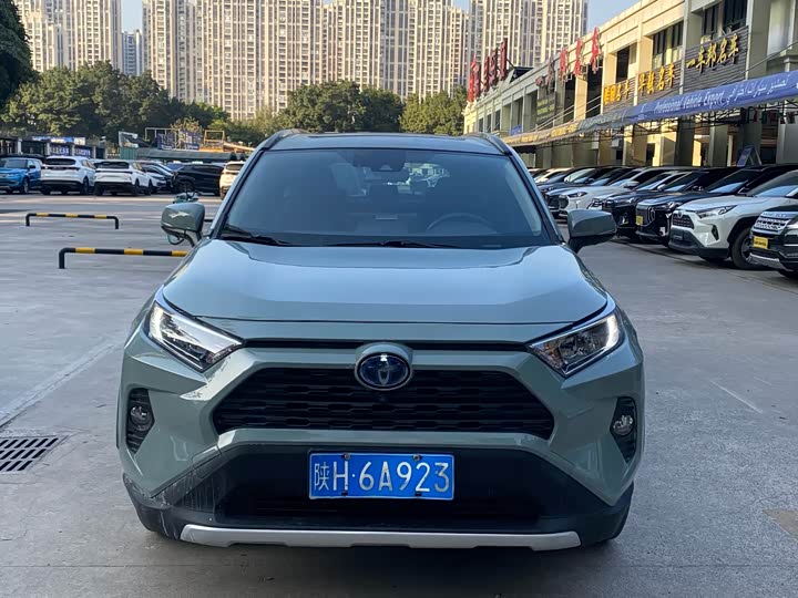 Фото 2 - Toyota RAV4