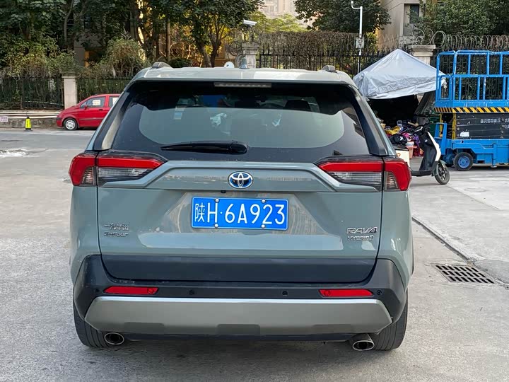 Фото 6 - Toyota RAV4