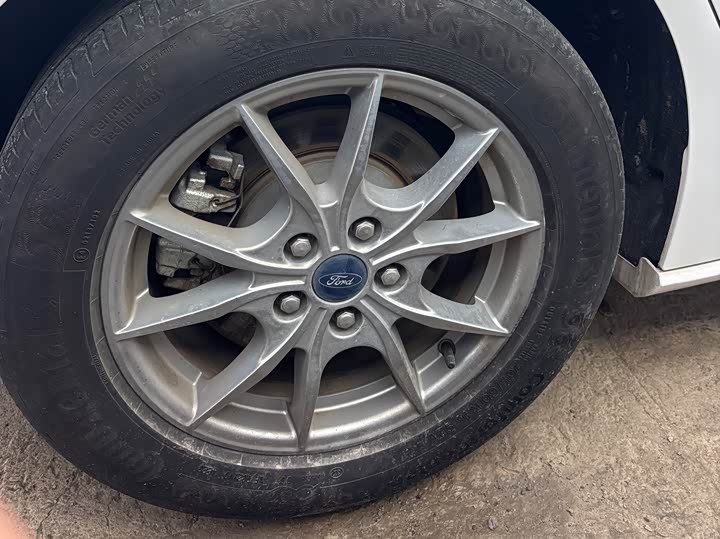 Фото 5 - Ford Focus