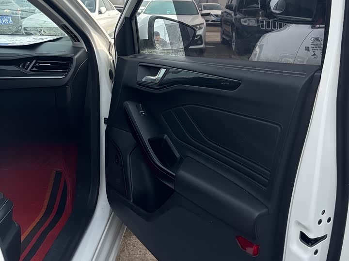 Фото 6 - Ford Focus