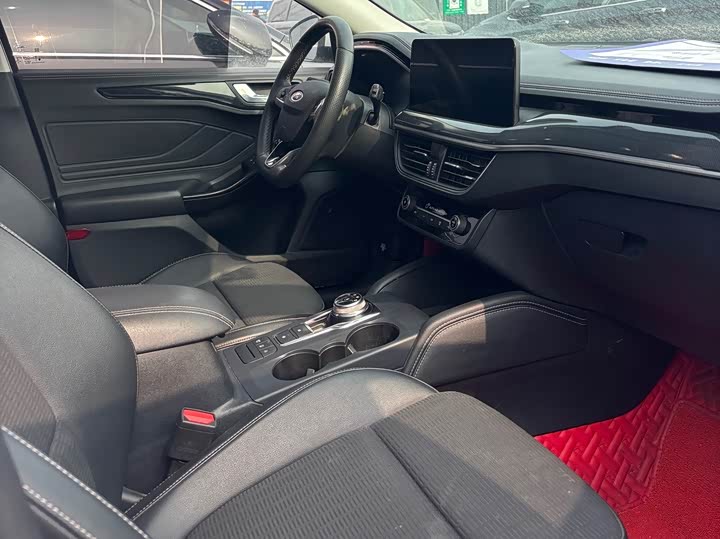 Фото 7 - Ford Focus