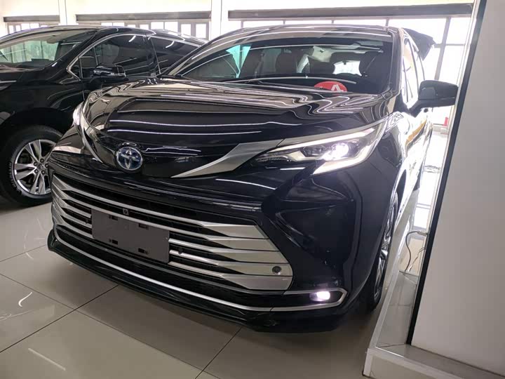 Фото 2 - Toyota Sienna