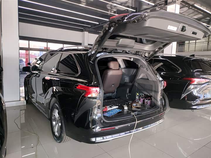 Фото 5 - Toyota Sienna