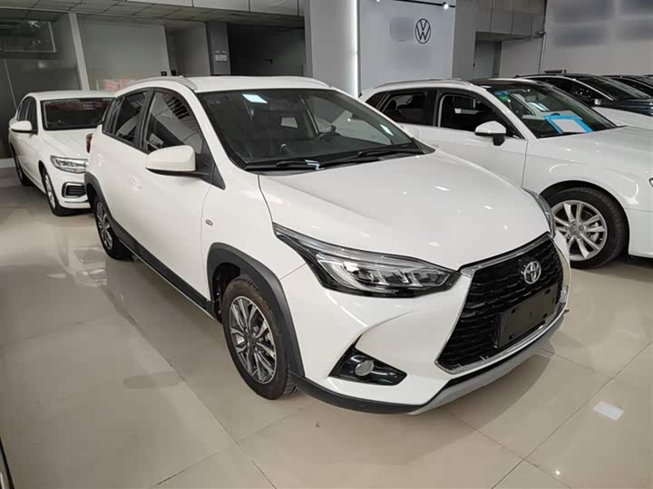 Фото 5 - Toyota Yaris L Hatchback