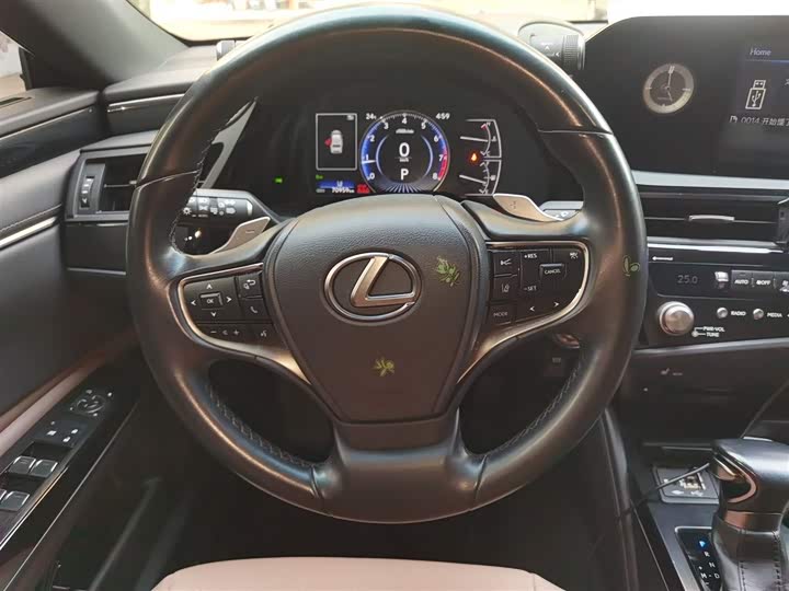 Фото 3 - Lexus ES