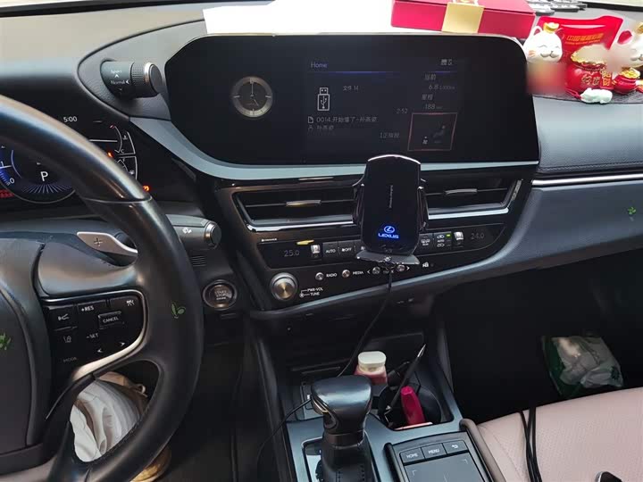 Фото 6 - Lexus ES