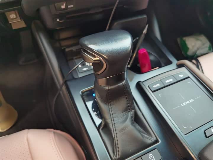 Фото 7 - Lexus ES