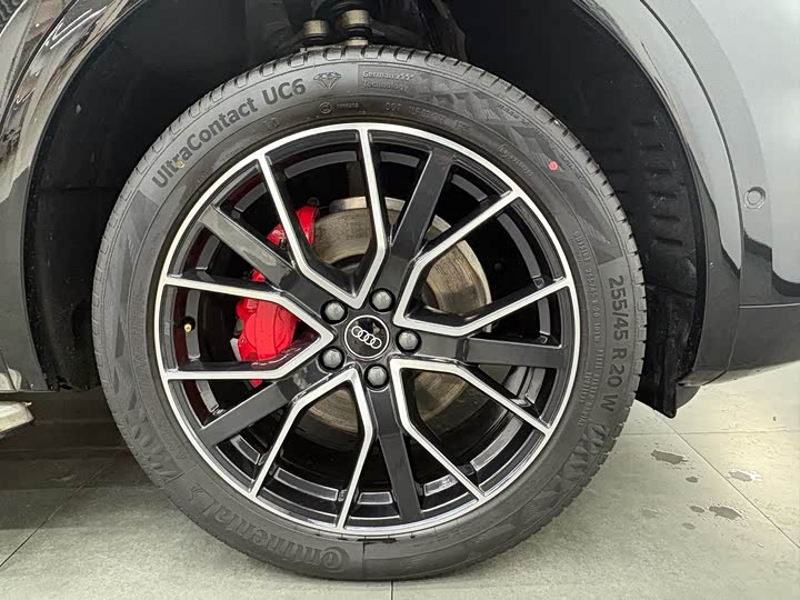 Фото 6 - Audi Q5L