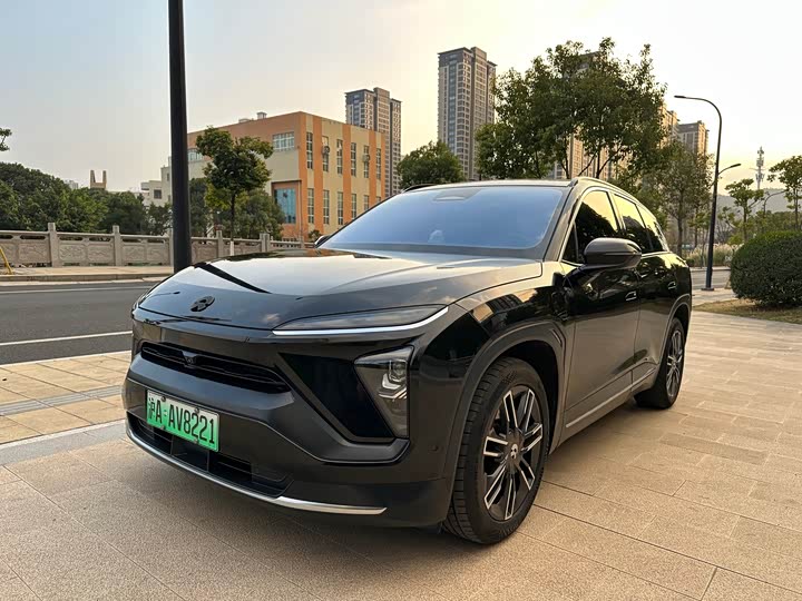 Фото 1 - Nio ES6