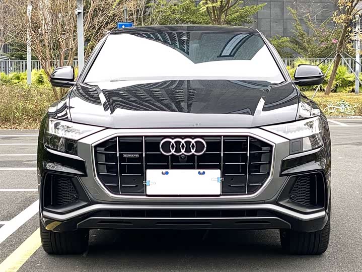 Фото 3 - Audi Q8