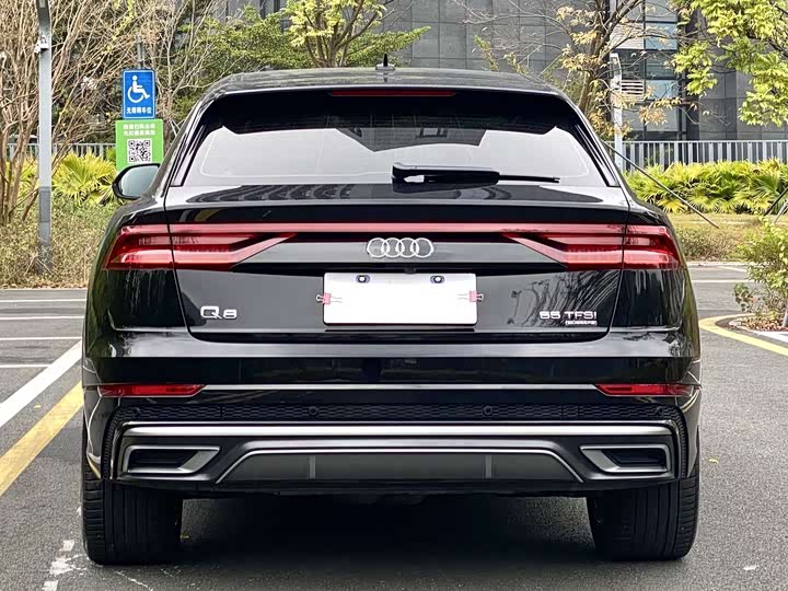 Фото 4 - Audi Q8