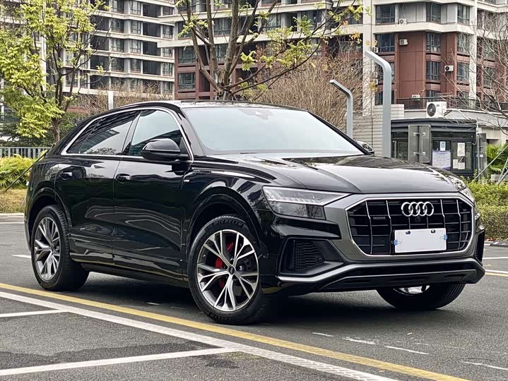 Фото 5 - Audi Q8