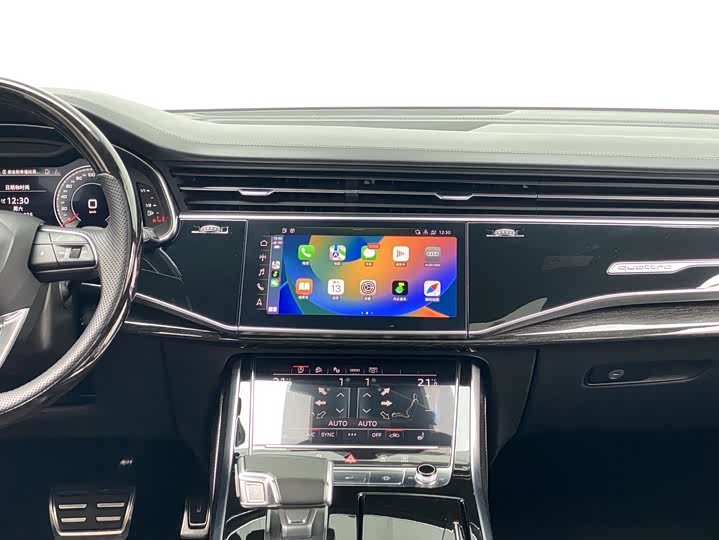 Фото 8 - Audi Q8