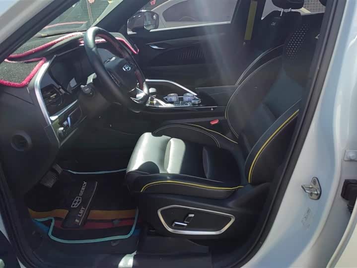 Фото 9 - Geely Tugella S