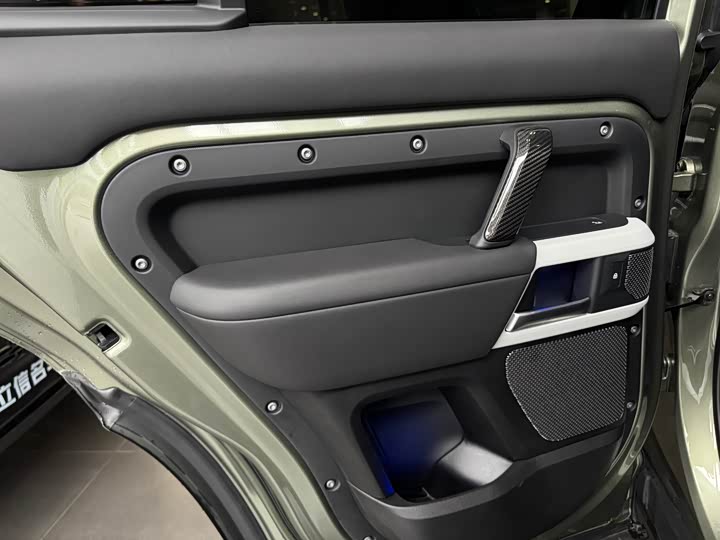 Фото 8 - Land Rover Defender