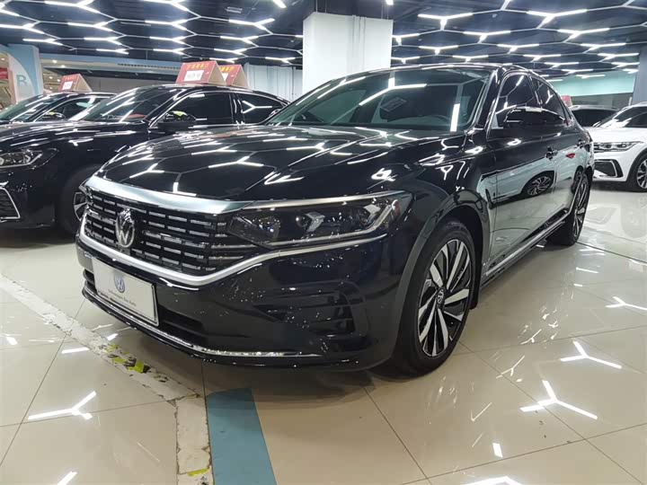 Фото 1 - Volkswagen Passat