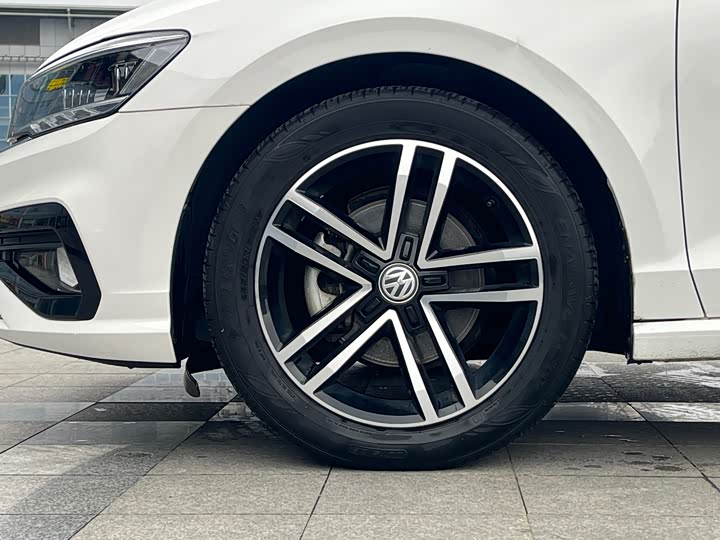 Фото 9 - Volkswagen Lamando L