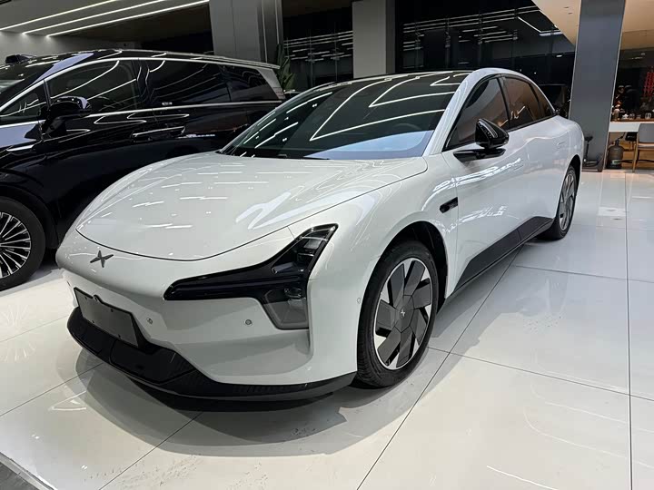 Фото 1 - XPeng Mona M03