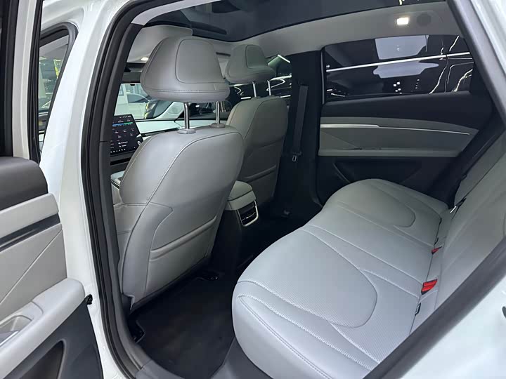 Фото 7 - XPeng Mona M03