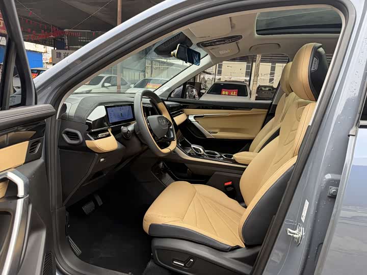 Фото 4 - Geely Atlas L