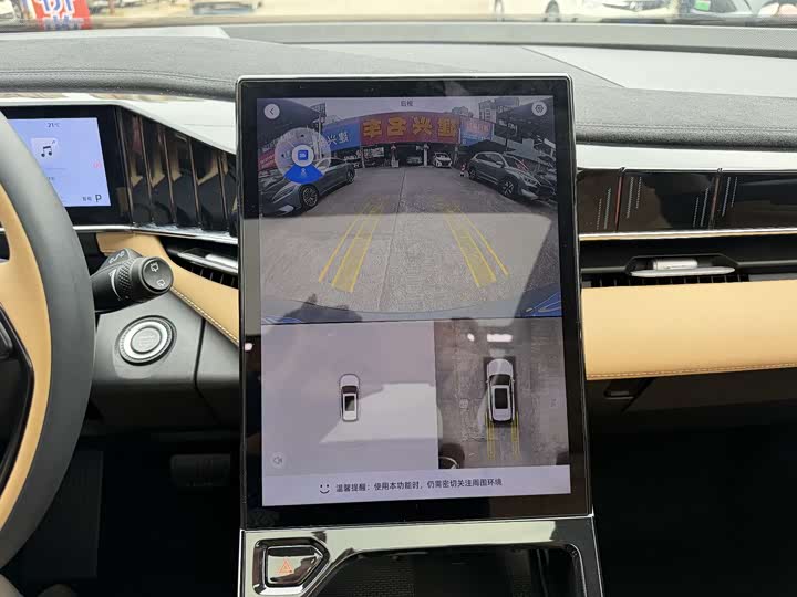 Фото 9 - Geely Atlas L