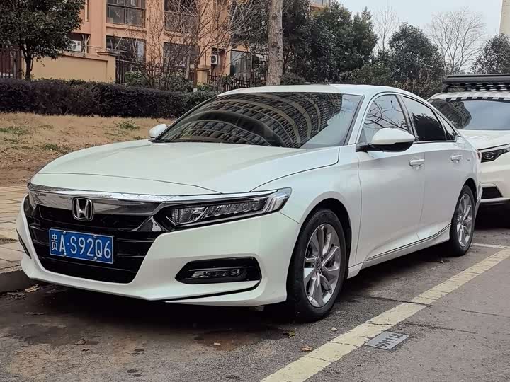 Фото 1 - Honda Accord