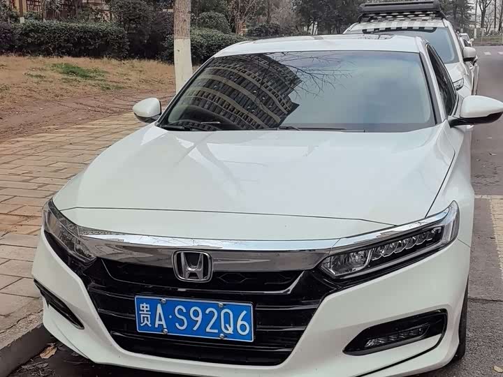 Фото 2 - Honda Accord