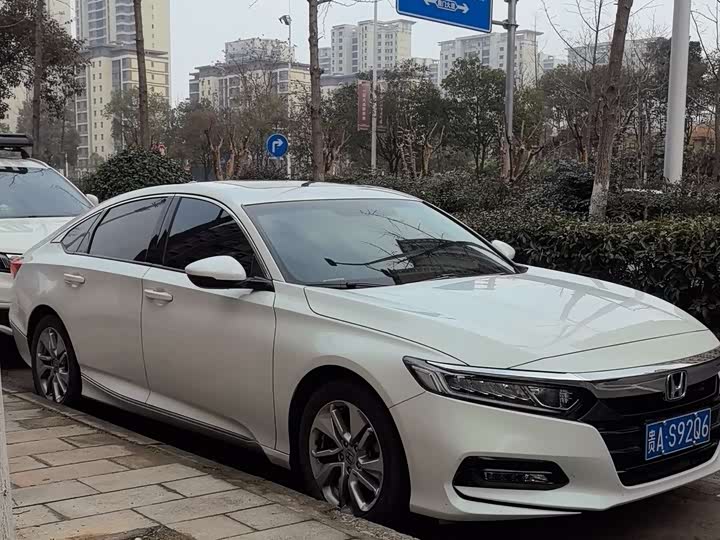 Фото 3 - Honda Accord