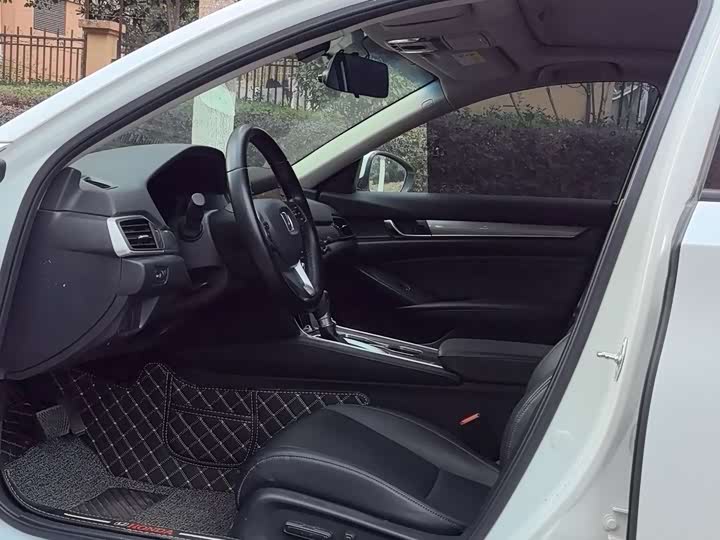 Фото 4 - Honda Accord