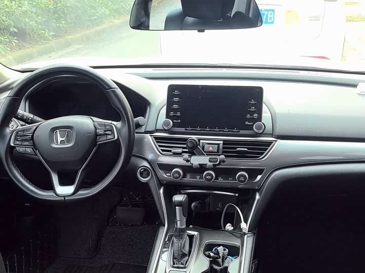 Фото 5 - Honda Accord