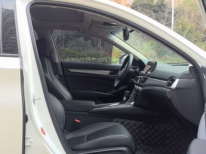 Фото 9 - Honda Accord