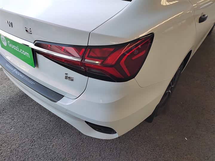 Фото 8 - Roewe i5