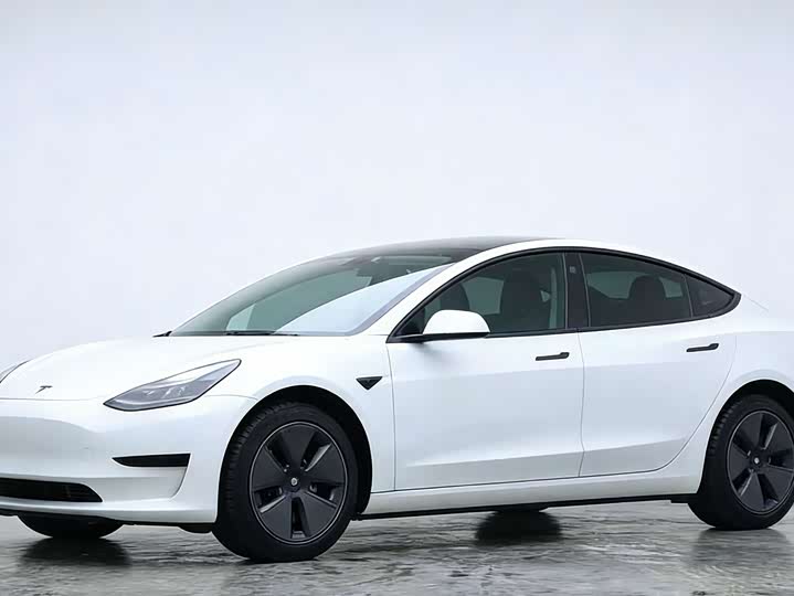 Фото 1 - Tesla Model 3