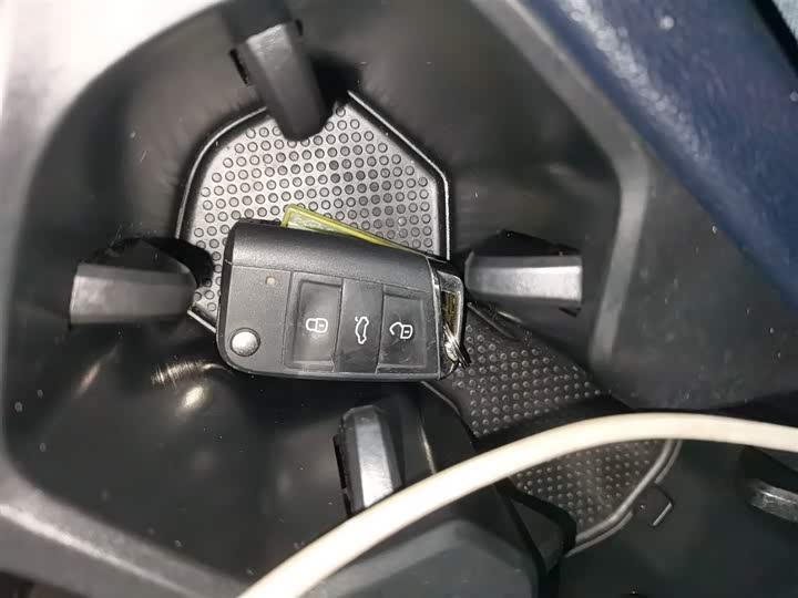 Фото 9 - Volkswagen Tharu