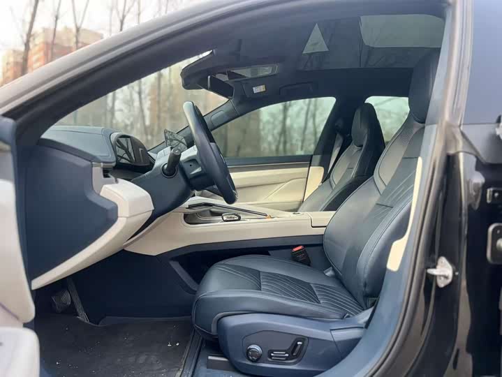 Фото 4 - Zeekr 001