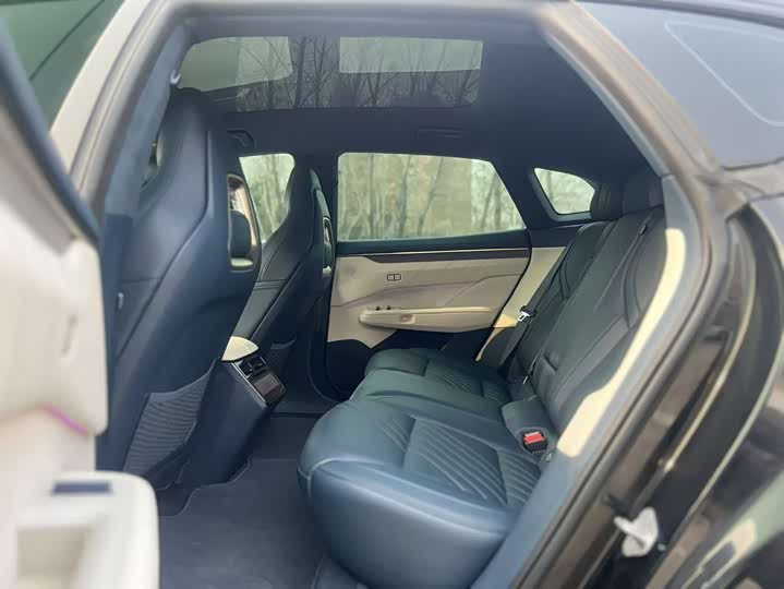 Фото 5 - Zeekr 001