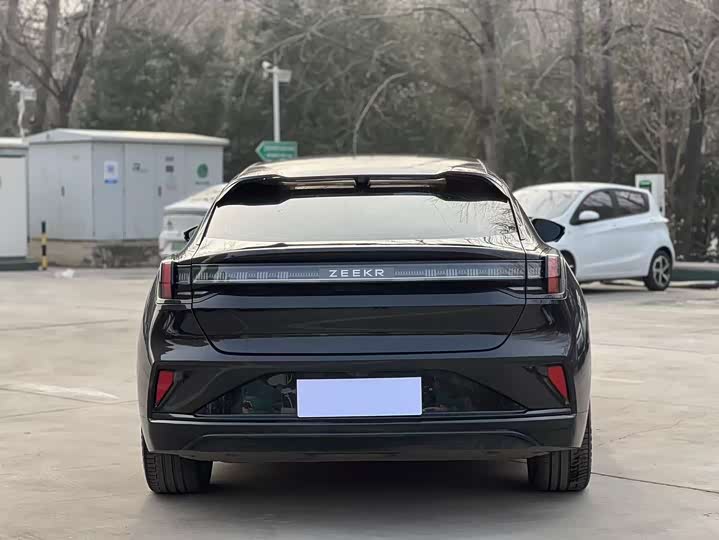 Фото 8 - Zeekr 001