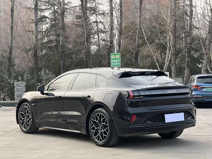 Фото 9 - Zeekr 001