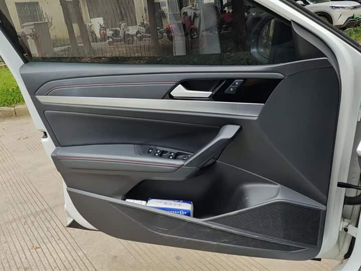 Фото 7 - Volkswagen Lavida