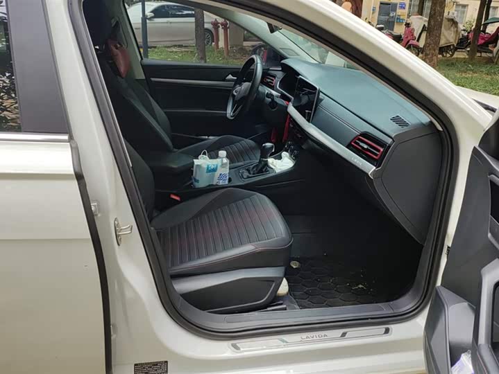 Фото 8 - Volkswagen Lavida