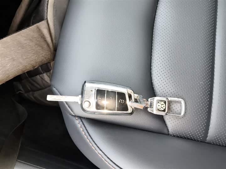 Фото 9 - Volkswagen Tharu