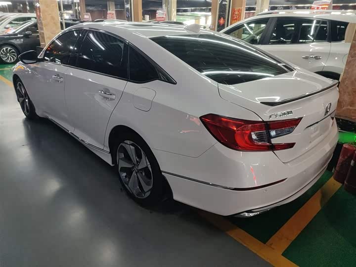 Фото 5 - Honda Accord