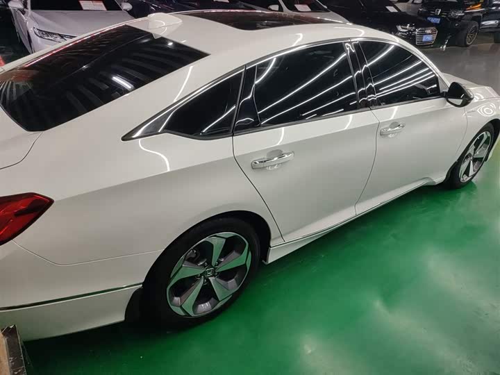 Фото 7 - Honda Accord