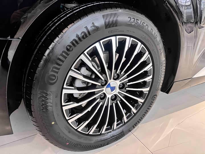 Фото 7 - Denza D9