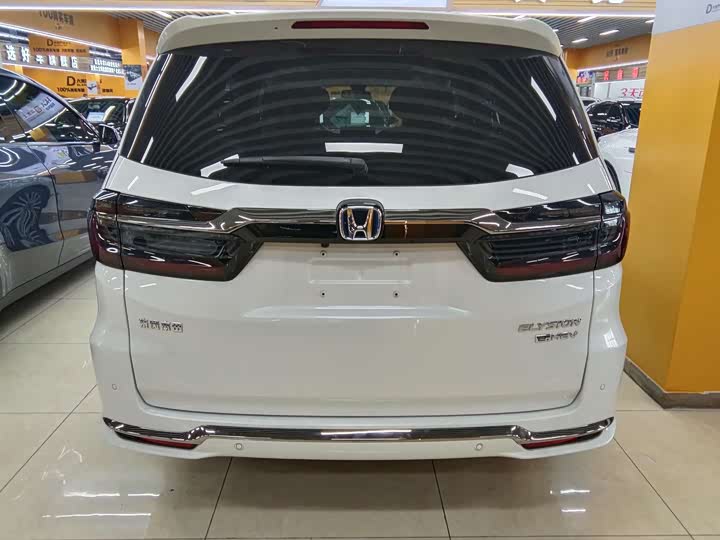 Фото 4 - Honda Elysion