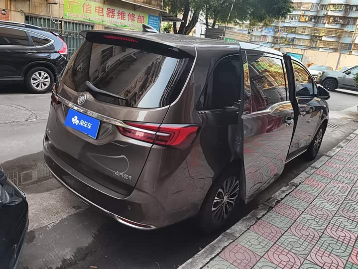 Фото 3 - Buick GL8 ES