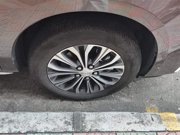 Фото 6 - Buick GL8 ES